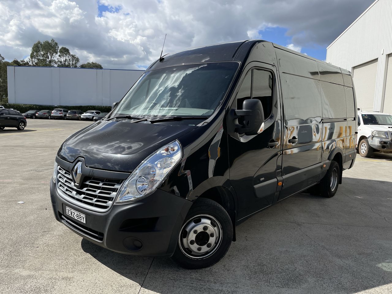 2015 Renault Master LWB Mid Roof T/Dsll Auto Van 104,996km