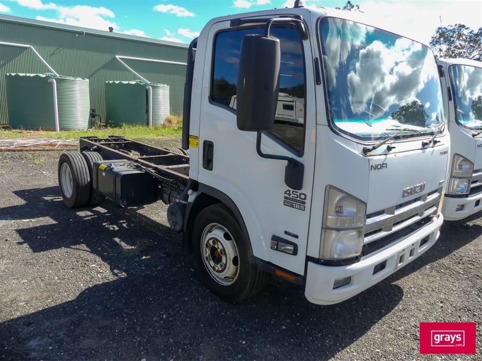 2013 Isuzu NHNQR Truck