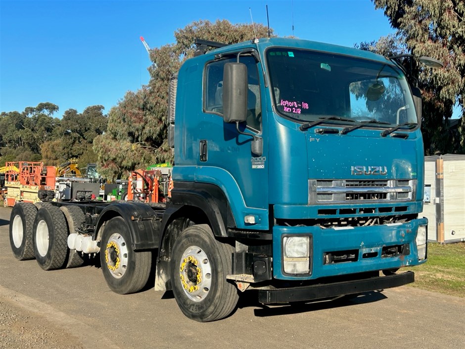 <p>2014 Isuzu FYH 2000 8 x 4 Cab Chassis Truck</p>