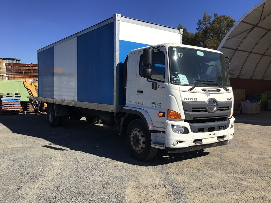 2017 Hino  500 4 x 2 Pantech Truck