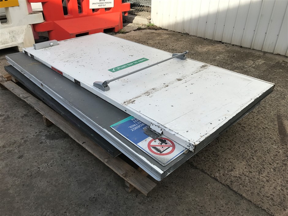 4x Assorted Industrial Doors