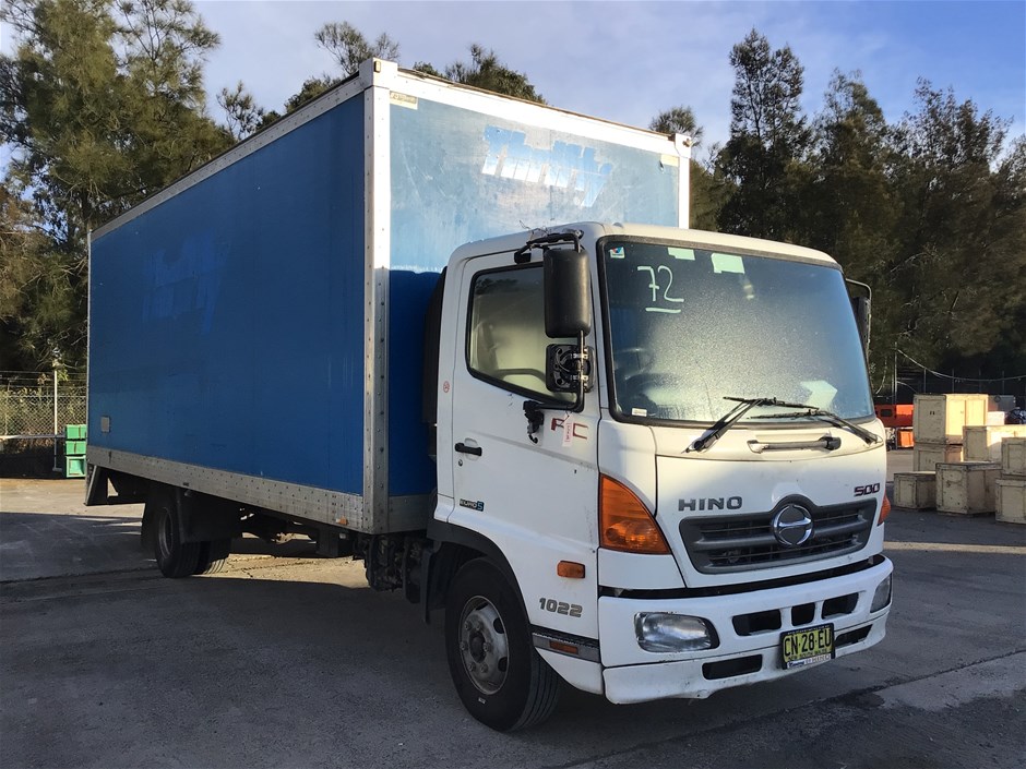 2017 Hino  FC500 4 x 2 Pantech Truck