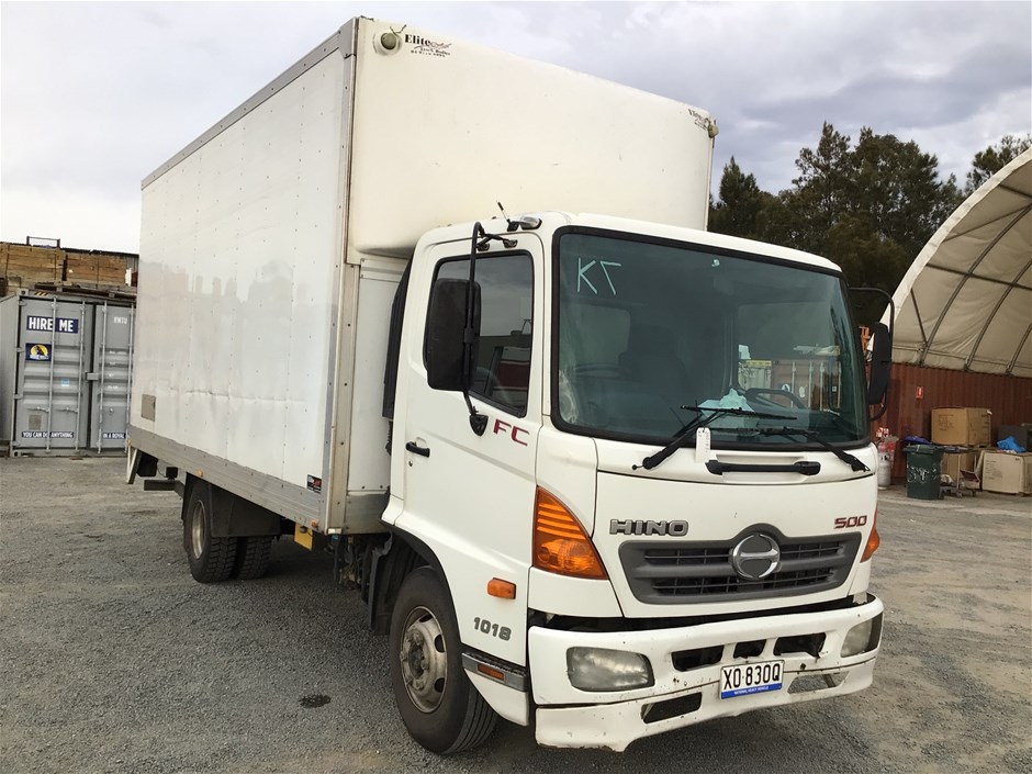 <p>2009 Hino FC4J. 500 (4 x 2) Pantech Truck</p>