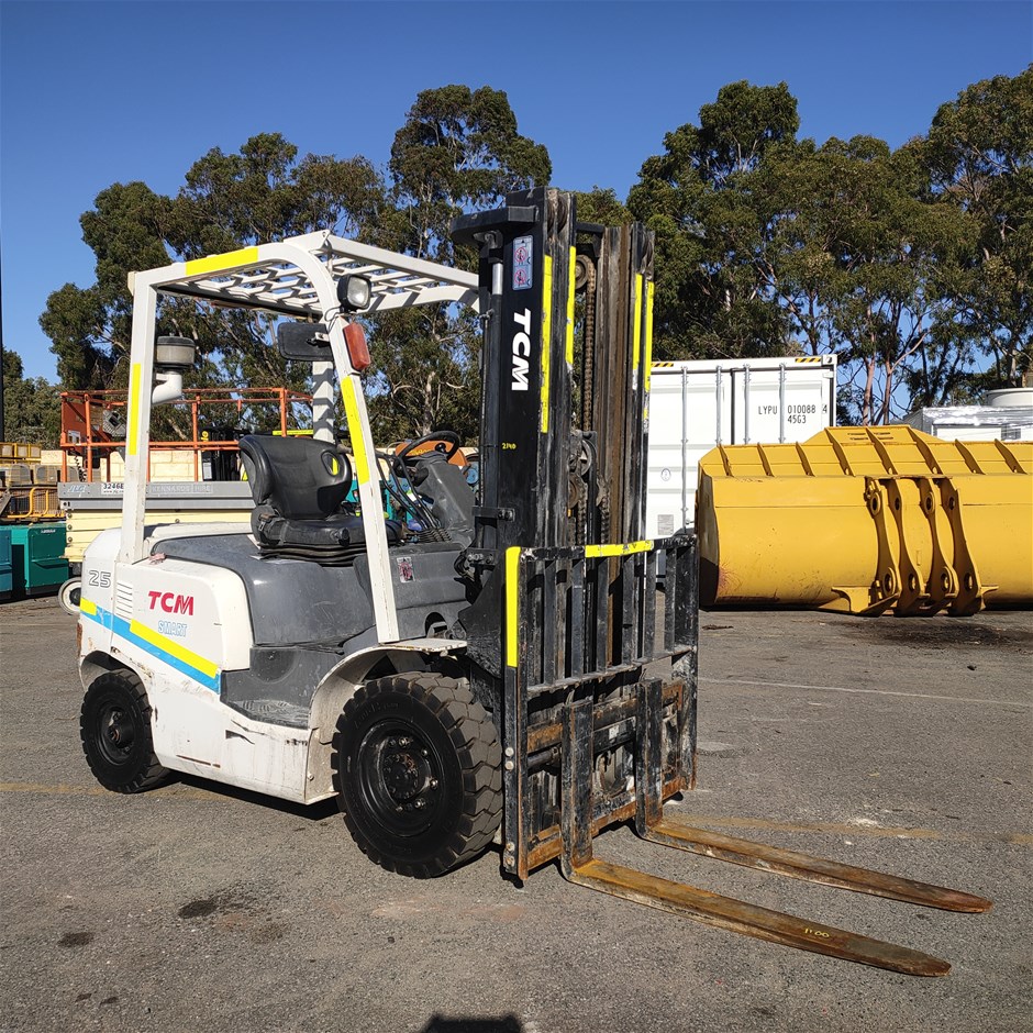 TCM FD25T40 Counterbalance 2.5T Diesel Container Mast Forklift Auction ...