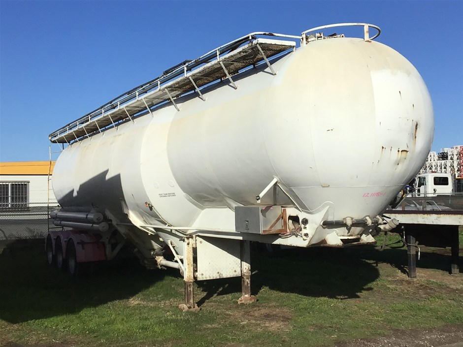 <p>2004 Kockums Tri - Axle Triaxle Tanker Trailer</p>