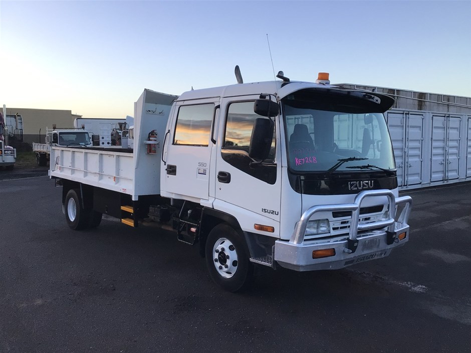 Unreserved 2001 Isuzu FRR 500 (4 x 2) Tipper Truck