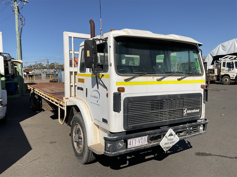 <p>1995 International Acco 1850E 4 x 2 Tray Body Truck</p>