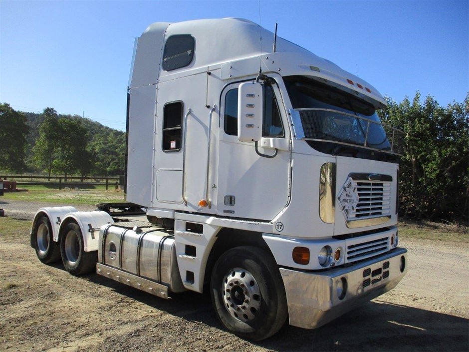 2005 Freightliner FLH Arousy 6 x 4 Prime Mover Truck