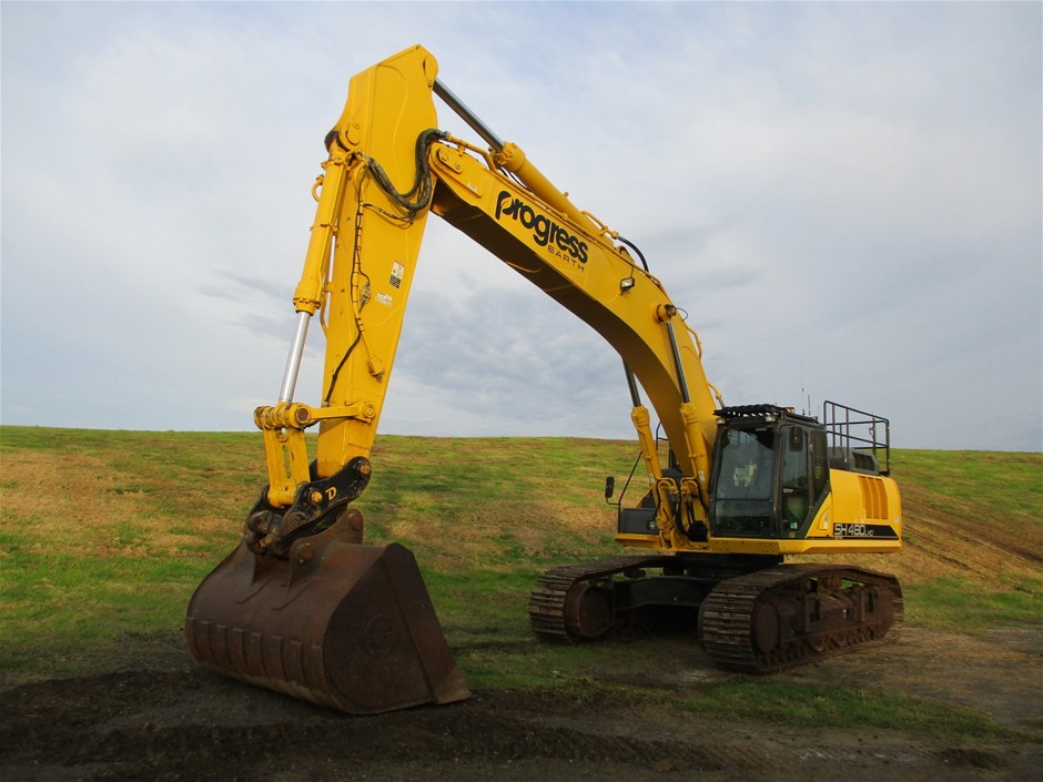 Major Event Mostly Unreserved Earthmoving Equipment