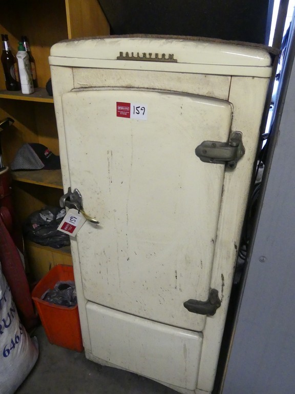 Hallstrom Vintage Refrigerator (Working) Auction (01595052997) Grays