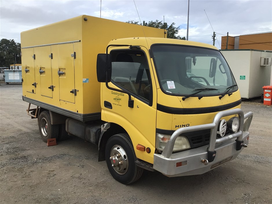 2006 HINO Dutro 4 x 2 Refrigerated Body Truck Auction (0001-7045704