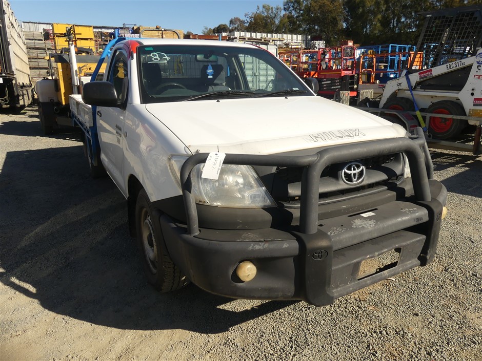 Unres 2010 Toyota Hilux Workmate RWD Man - 5Spd Cab Chassis