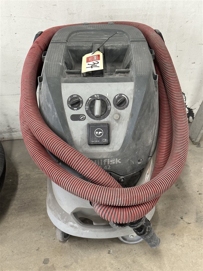NILFISK VHS 42 L40 MC Commercial Dust Vacuum Cleaner Auction (0034