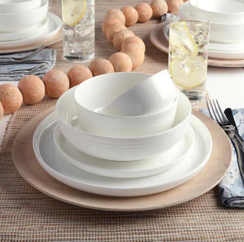MIKASA 16pc Alyssa Bone China Dinner Set, inc: Plates & Bowls, White.