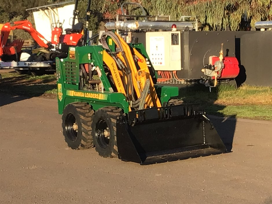 2020 Kanga Mini Loader & 2010 Lite Tow Plant Trailer