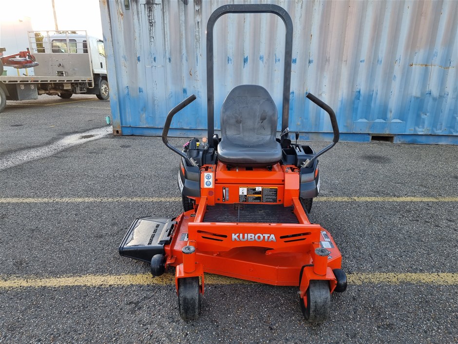 Kubota Z122R Zero Turn Mower
