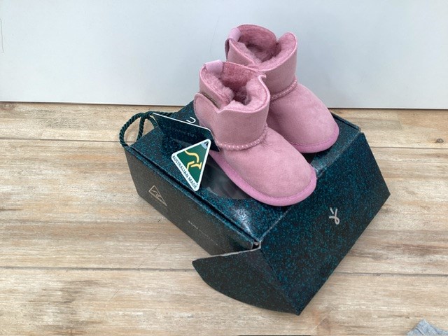 Baby ugg clearance boots size 6