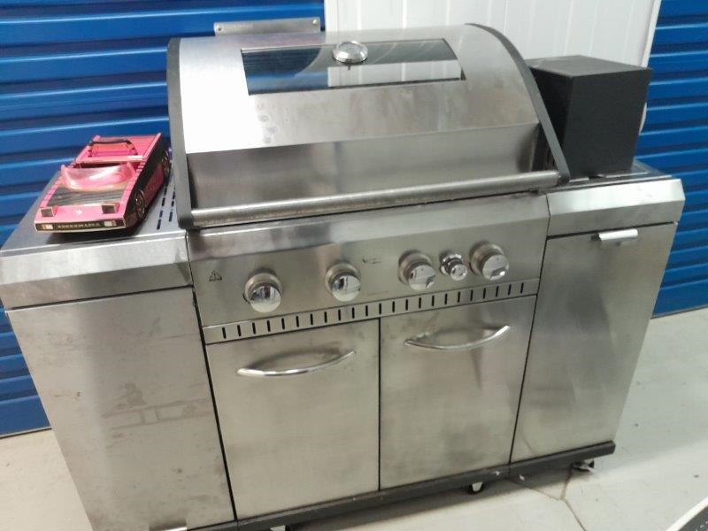 Entire contents of overdue storage including Auction (00033026409