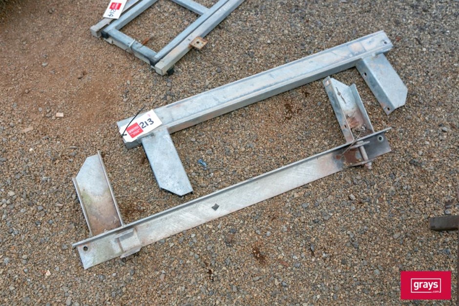 1x Pair Trailer Side Panel Brackets Auction (02135053575) Grays