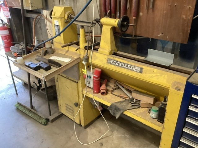Woodfast M910 Wood Lathe With Chisels
