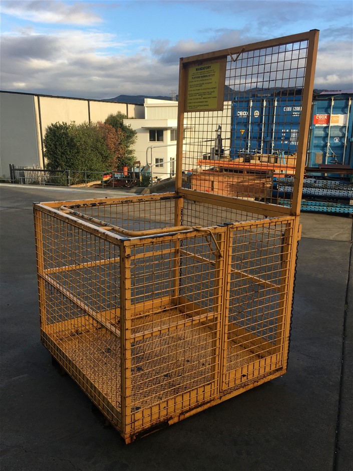 Work Cage, Tipper Bin, Platform Scales & Server Cabinet