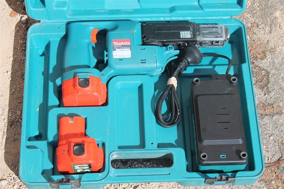 Makita 6835D Cordless Self Feed Screw Gun Auction (00409001318