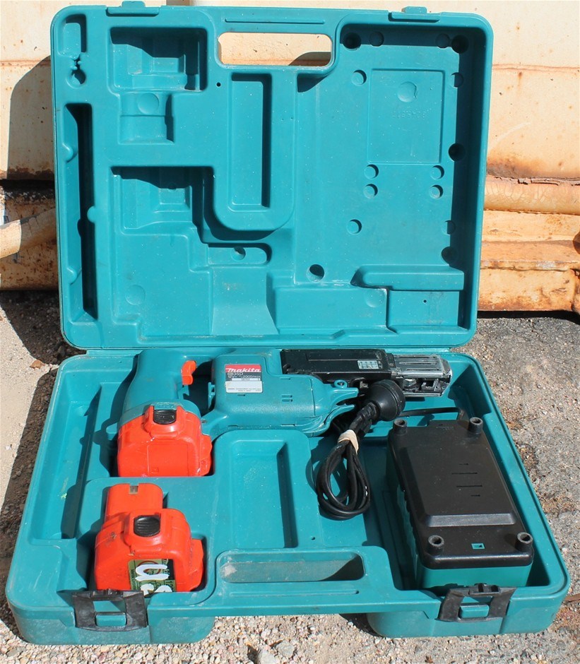 Makita 6835D Cordless Self Feed Screw Gun Auction (00409001318