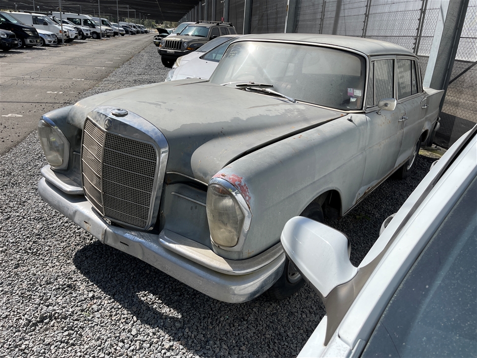 Mercedes Benz 230 S Automatic Sedan
