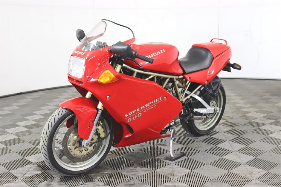 1996 Ducati 600 Supersport Desmodue Road