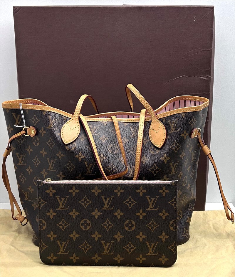 Louis Vuitton MM Neverfull Tote Handbag Auction 0038 2555320