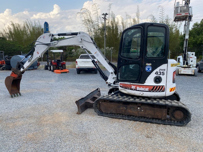 Bobcat 435 ZHS Hydraulic Excavator & Agrison EU75443 Tractor