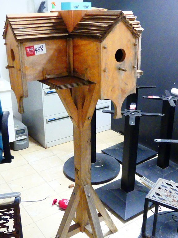 Ornamental Wooden Dove Home (Bird House) Auction (04385054324) Grays