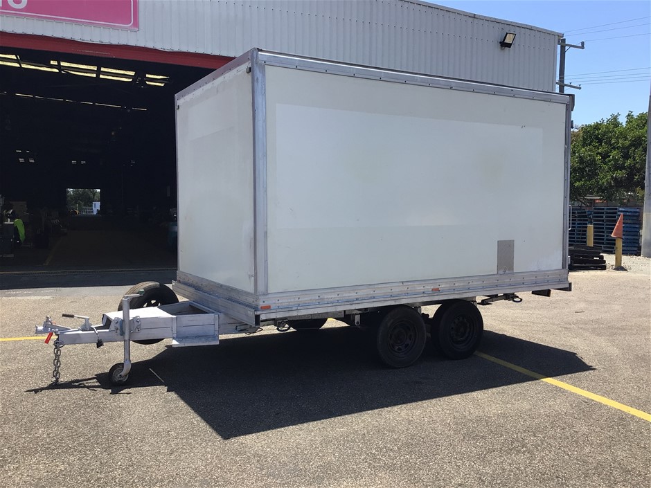 No Reserve: 2019 Homemade Dual Axle Pig Trailer