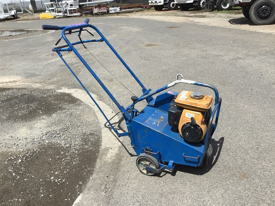 Lawn Corer Auction (00093027384) Grays Australia