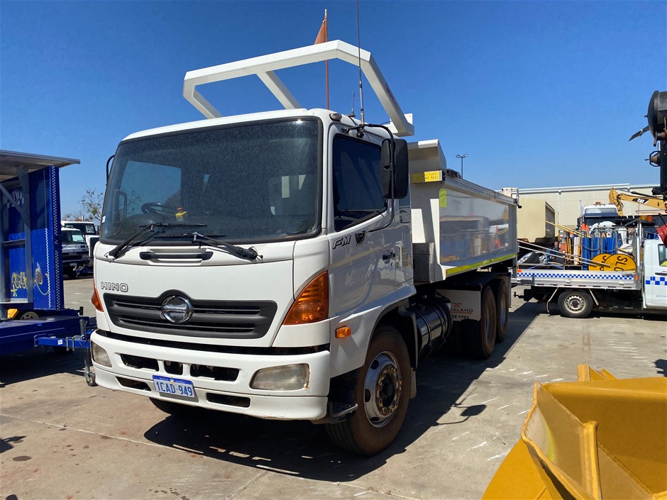 2005 Hino 500 Series FM8JLKM CC M 8x4 Tipper Truck