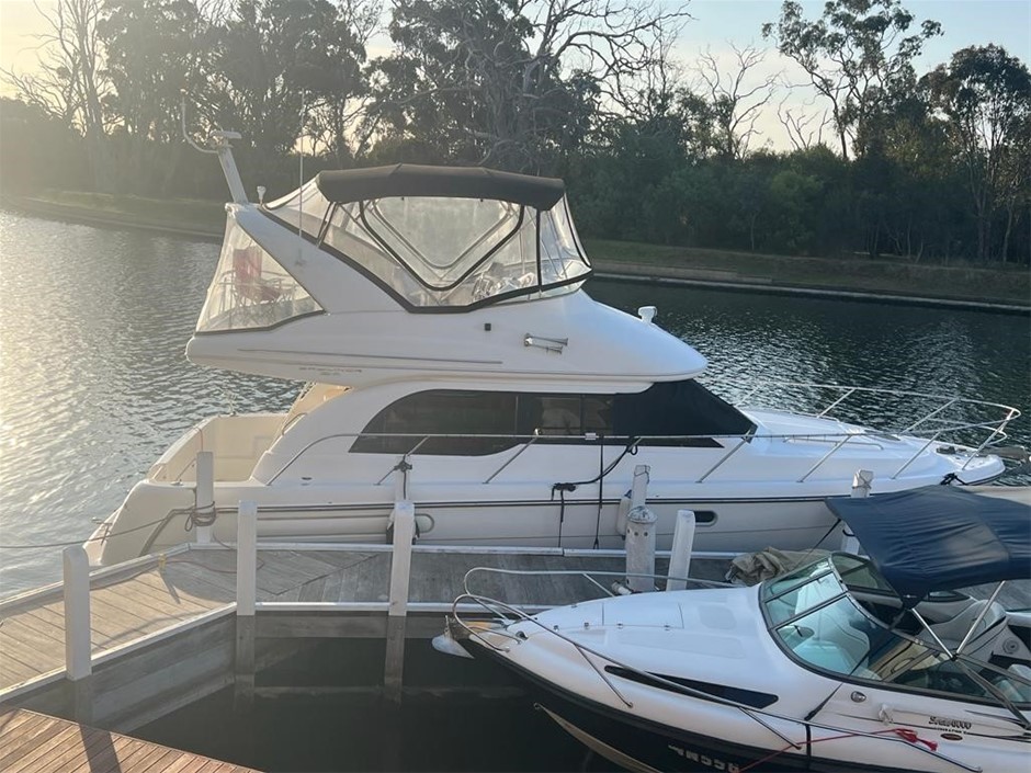 BAYLINER 34 FLYBRIDGE SPORTS CRUISER