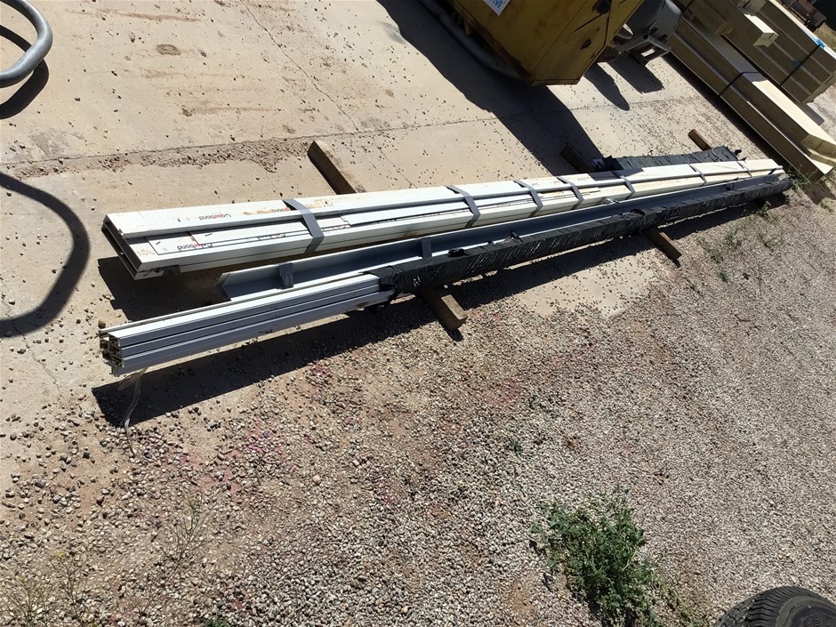 A Quantity of Assorted Building Materials Auction (00223027446