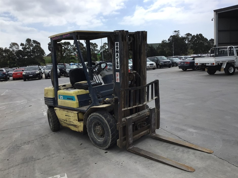 Komatsu Counterbalance Forklift & Scania 480 Roof Air Scoop