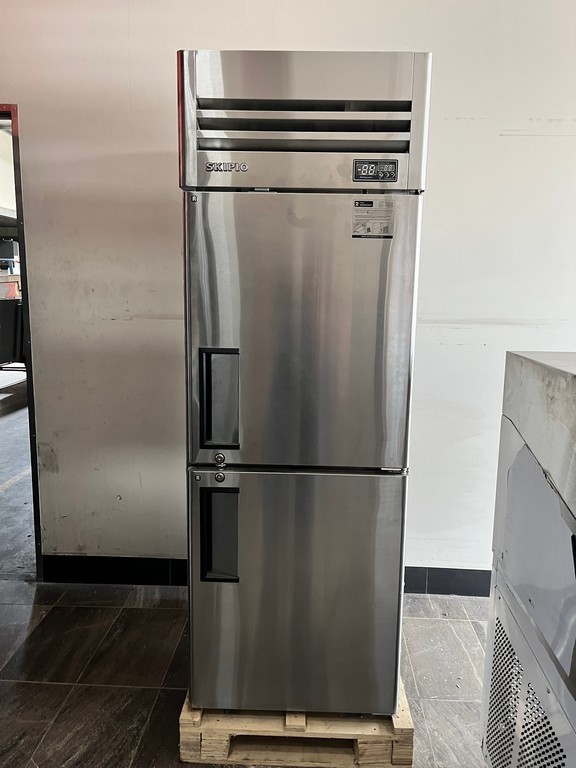 Skipio Upright Commercial Split Door Refrigerator Auction (0007-5054691 ...