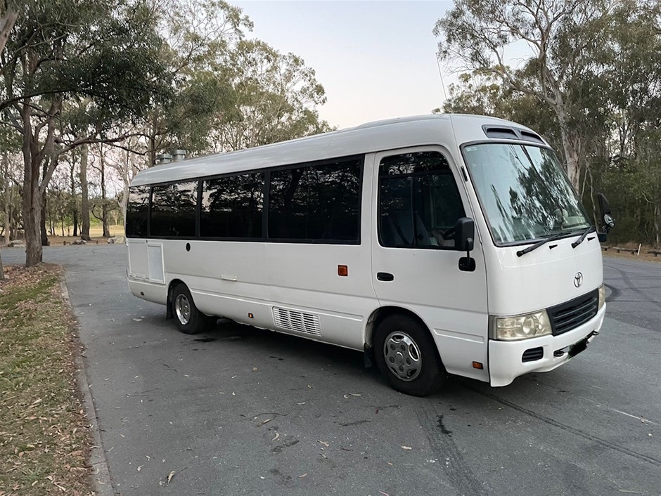 2007 TOYOTA COASTER MOTORHOME - COMMERCIAL KITCHEN SETUP