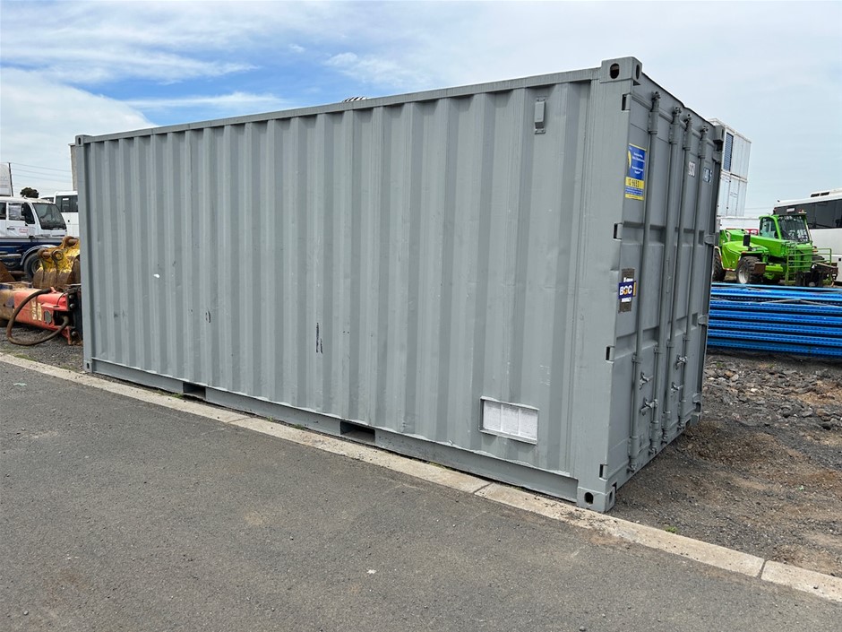 Boom Lifts & Construction Equipment