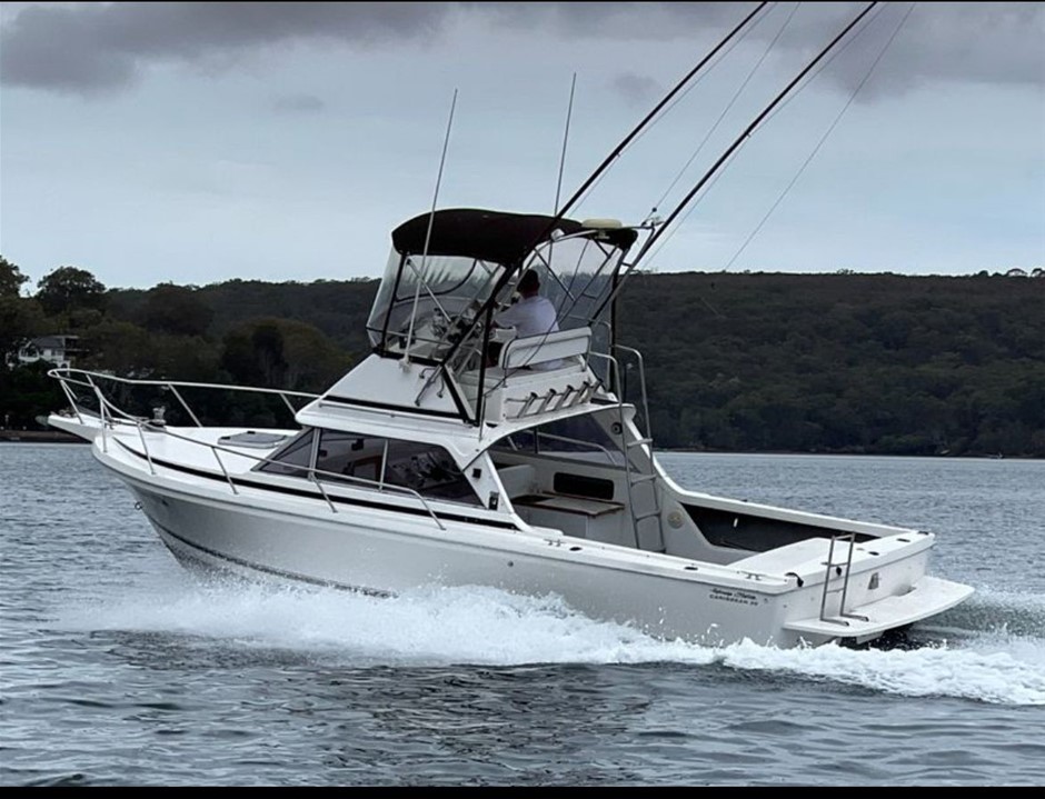 CARIBBEAN 26 FLYBRIDGE SPORTS FISHERMAN