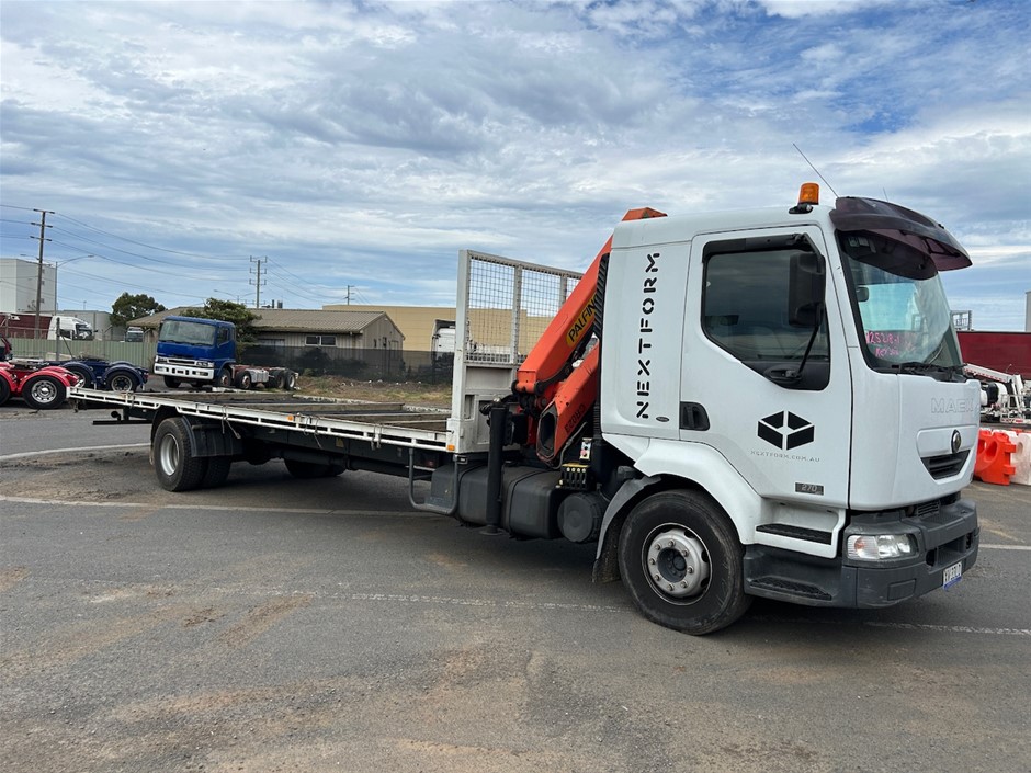 2005 Mack MV16 Midlum 4 x 2 Crane Truck