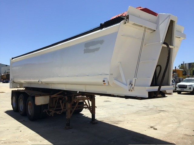 1997 Howard Porter Tri Axle Trailer