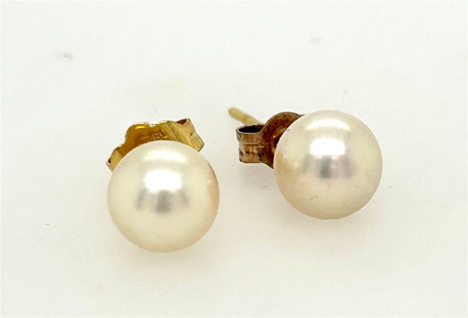 18ct White Gold Fresh Water Pearl and Diamond Stud Earrings