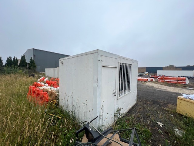 No Reserve: Site Office & Various Shipping Containers