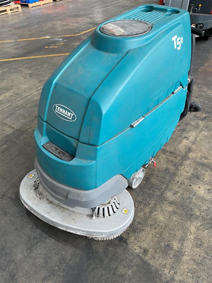 2014 Tennant T5e Walk Behind Electric Floor scrubber Auction (0007