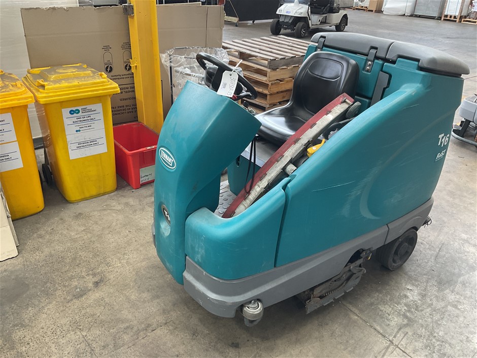 Tennant T16 Electric Ride on Floor Scrubber Auction (0007-5055432 ...