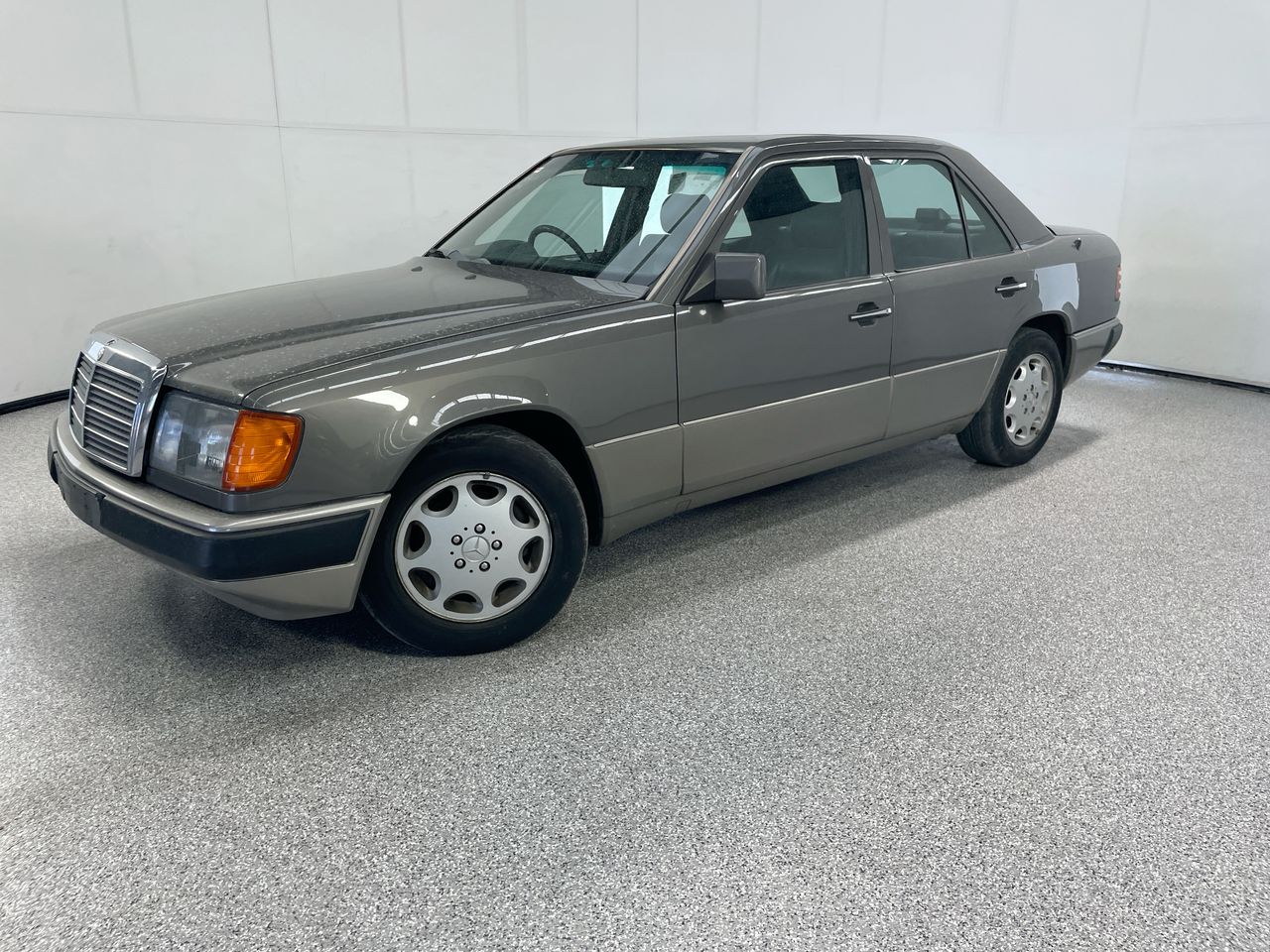 1989 Mercedes Benz 300E Automatic Sedan Auction (0001-21019685) | Grays ...