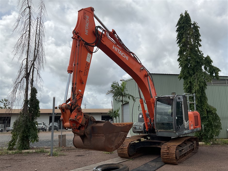 HITACHI ZX200 Construction Equipment For Sale
